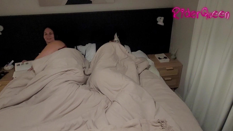 Riderqueen: Macecha sdílení postele nevlastního syna - video pro fanoušky MILF bbw