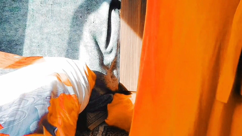 Kitty_Cross: Mặc ít hơn, cảm thấy nhiều hơn