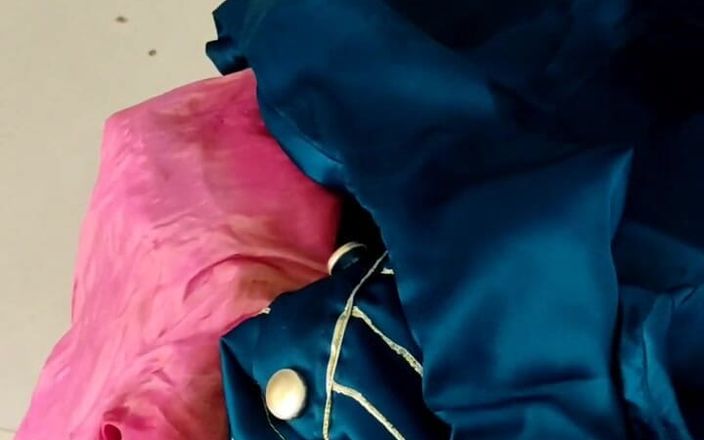 Satin And Silky: Porno cu pișare în mătase satinat - pișare și labă gri în sari din...