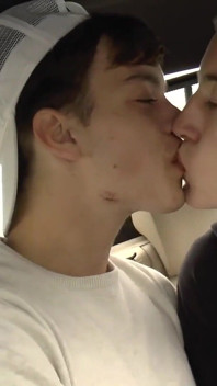 Fellation Et Baiser Dans La Voiture Avec Tommy Poulain Et Casper