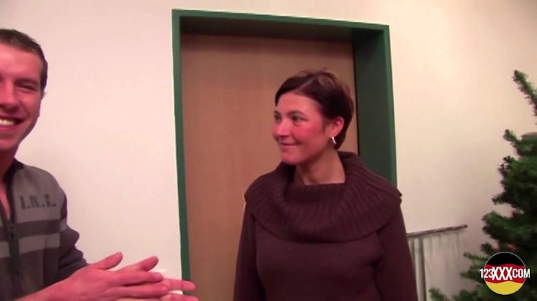 123XXX - 100% Amateurs: Più è profondo nella sua figa, meglio è