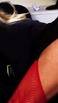 Anna Julianno lidera uma lição sensual em brincadeira de brinquedo e exploração íntima