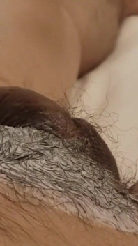 Aziatische masseuse met grote tieten verwijdert haar, massage en geeft de beste aftrekbeurt, cumshot (1/4)