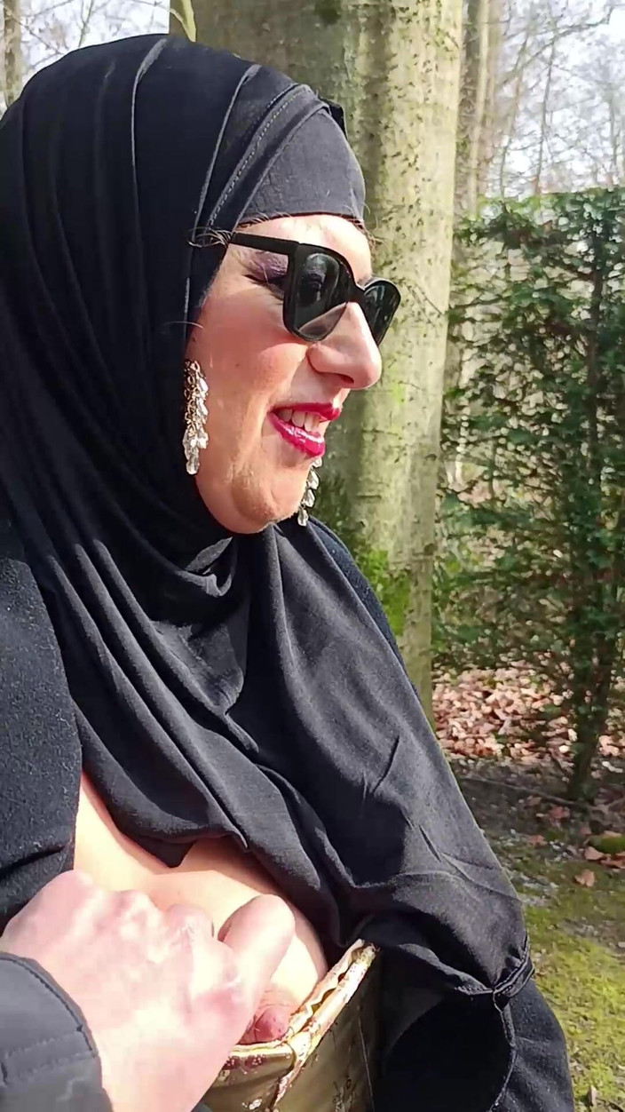 Mike Vonberg: Berjalan-jalan di taman dengan teman wanita Muslim saya