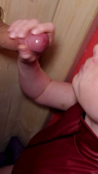 Gloryhole Challange con una rossa tedesca e una teen latina con ragazzi sconosciuti