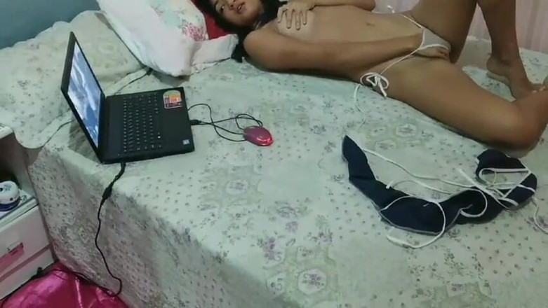 Mariixxx: Quarto de masturbação brincando com o vibrador