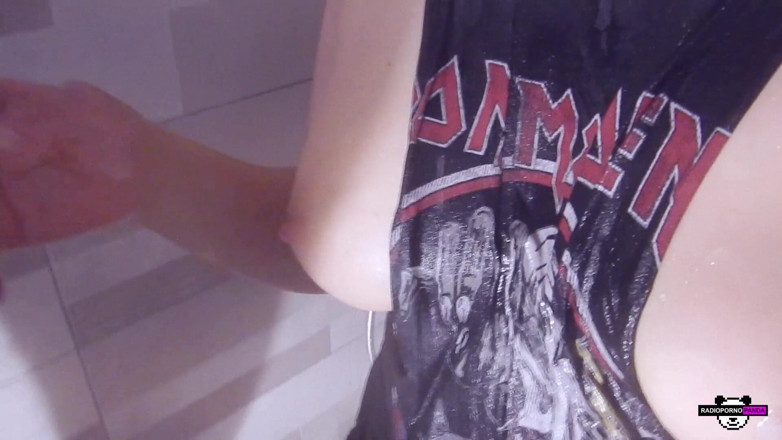 radiopornopanda: เย็ดกันใต้ฝักบัว!