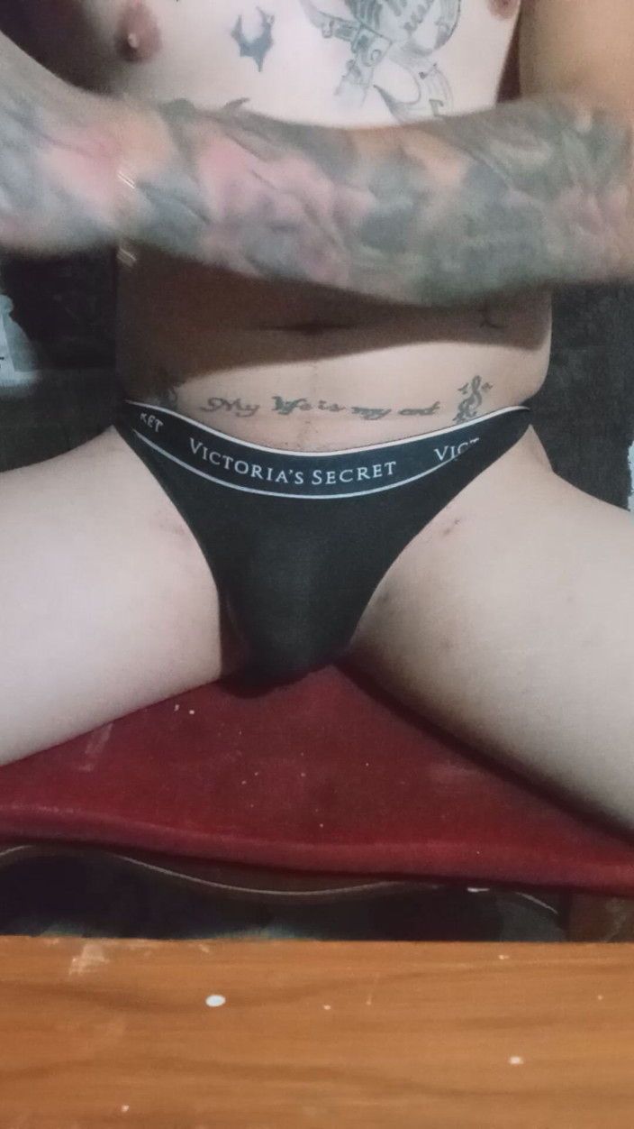 daddyromi: Masturbar- se, pau grande quente e anal