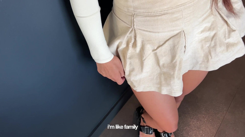 Kate Rich studios: Un profesor a văzut o studentă alegând castraveți la un...