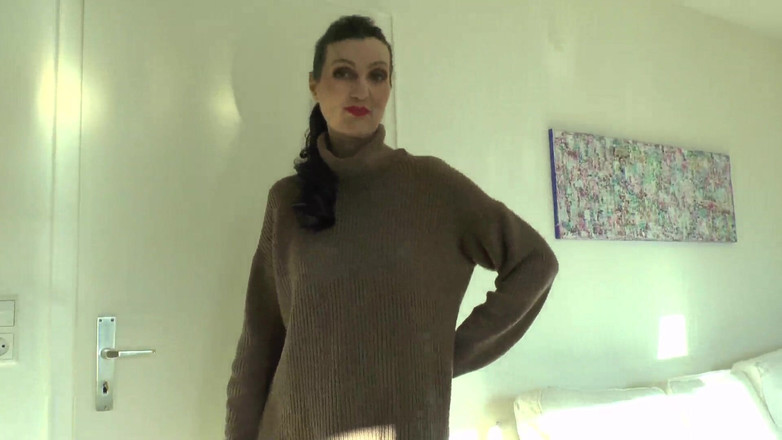 Lady Victoria Valente: Spruzza sul mio maglione! Lady Victoria Valente con un grosso...
