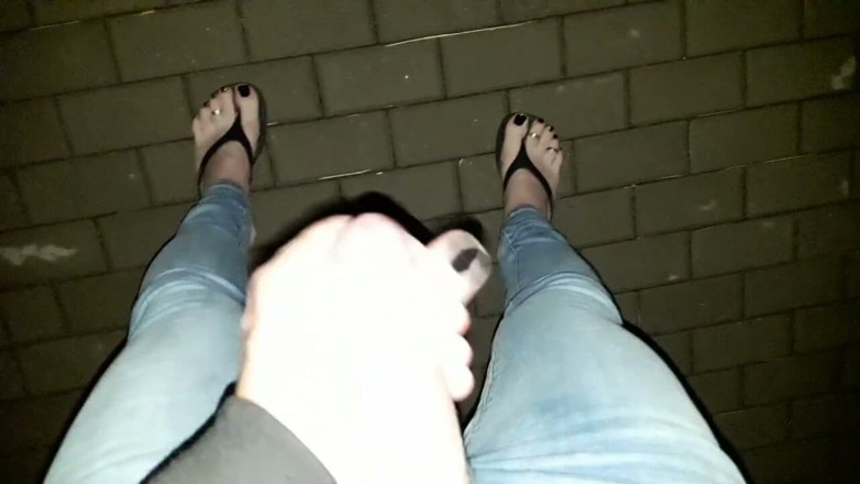Heelex: Crossdresser melancap di Tempat Awam