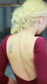 Quente ação lésbica com ruiva e bebê