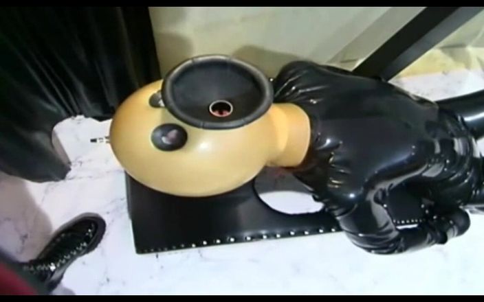 Absolute BDSM films - The original: Dominacja bondage dla niewolnika w lateksowej sukience