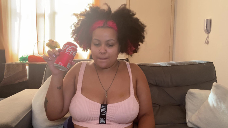 Cutiepiie Chubby: Soda Burp dan Leggins Pendek Kentut Berbogel