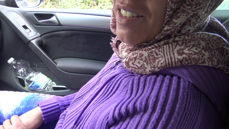 Souzan Halabi: Donna algerina di Marsiglia fa sesso in macchina con un...