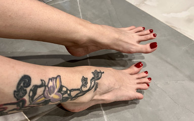 Julia domaina: 長いつま先、足の裏、つま先が小刻みに動く素足
