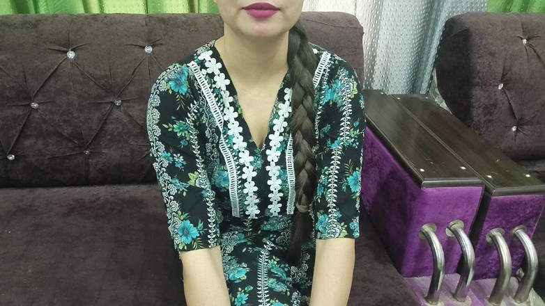 Saarabhabhi6: Adik tiriku ngelakuin kontol untuk pertama kalinya dan dia keenakan...