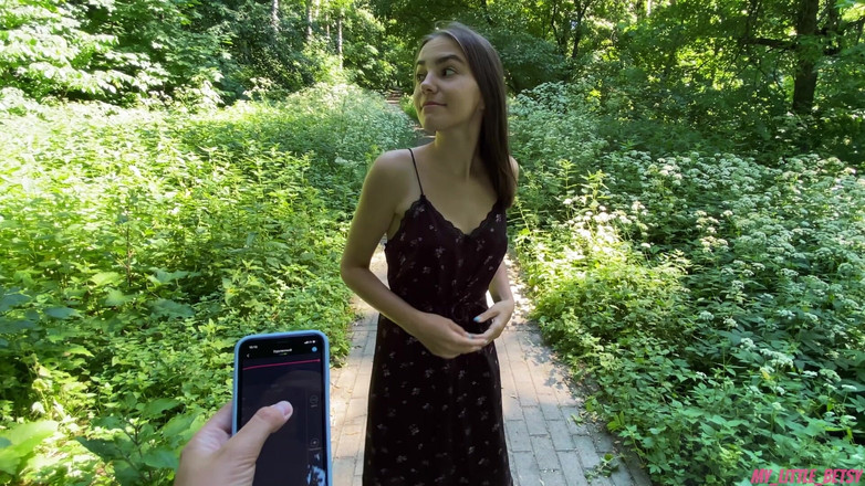 My Little Betsy: Прогулянка в лісі з lush закінчилася кінчанням на обличчя та волоссям