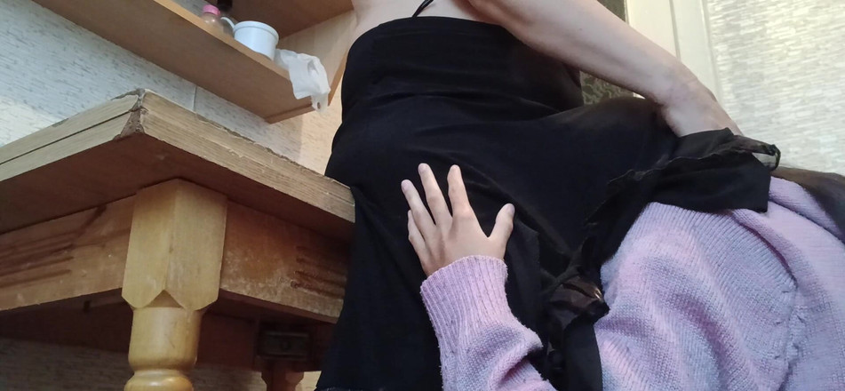 Lesbian-candys: Mon copain m’a attrapée avec sa mère, mais il ne...