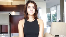 Un grande cazzo sorpresa per la sorellastra