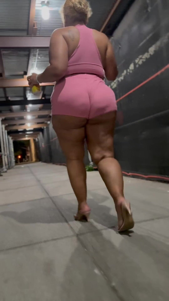 PutiLing: Leg Tease - Big Ass Worship - Latina BBW Puerto Rican Big...