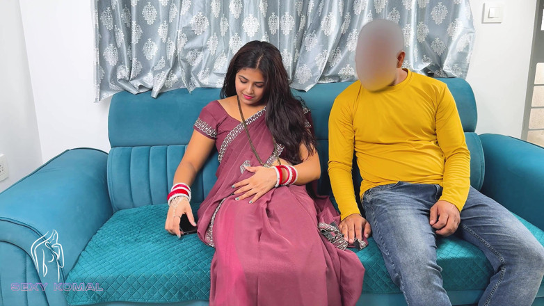 Sexy Komal: One Day the Brother-in-law and Sister-in-law Were Doing the Sofa...