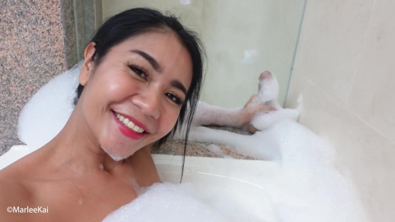 Marlee Kai: Sexig thailändsk badtid
