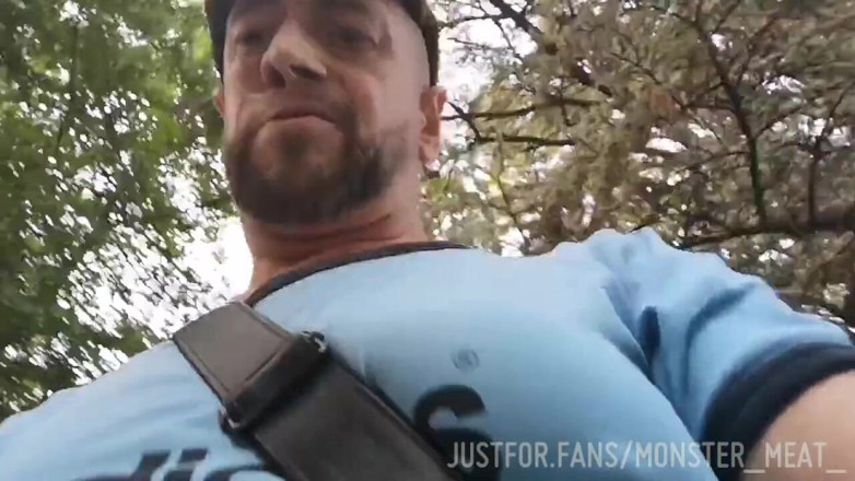 Monster_Meat_: Outdoors shopping with my bulging meat