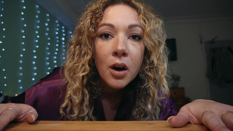 Sasha Curves: Obryně macecha pohltí vaše malé přátele