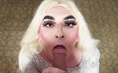 时髦的金发娘娘腔