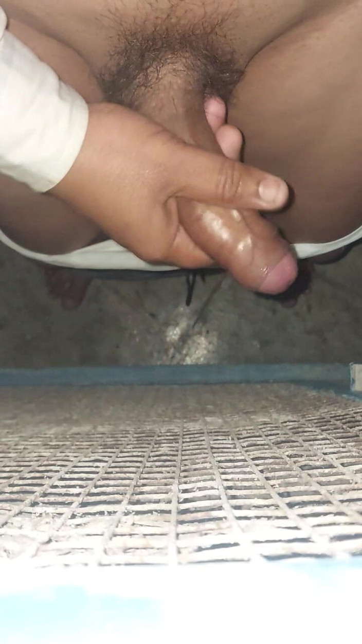 Bigcocka: Memecah penisku di rumah sendirian