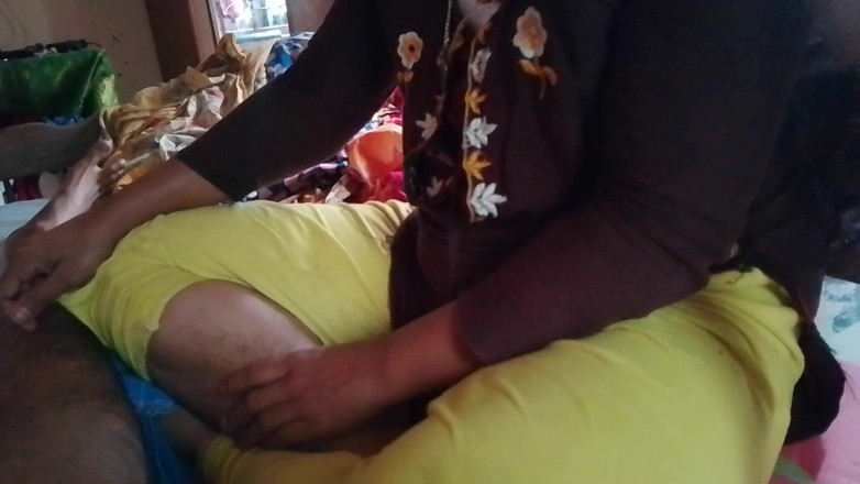 Skydreem1104: Indian Housewife Puts Her Husband's Penis in Her Mouth and...