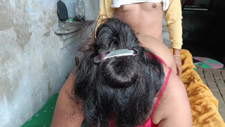 Veermati: インドのデシ イスラム教徒の継母が若い素人義理の息子による後背位に犯される、フル ヒンディー語 オーディオ POV ポルノ