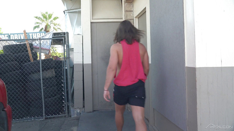 Falcon Studios: Dakota Payne menghisap lelaki rawak melalui lubang kemuliaan bilik air -...