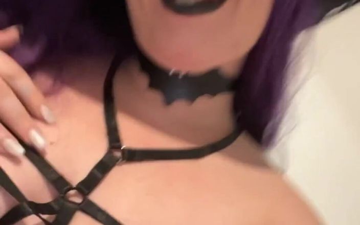 KinkyKatie: D’accord... un de mes coquins exhibe définitivement il se sent...