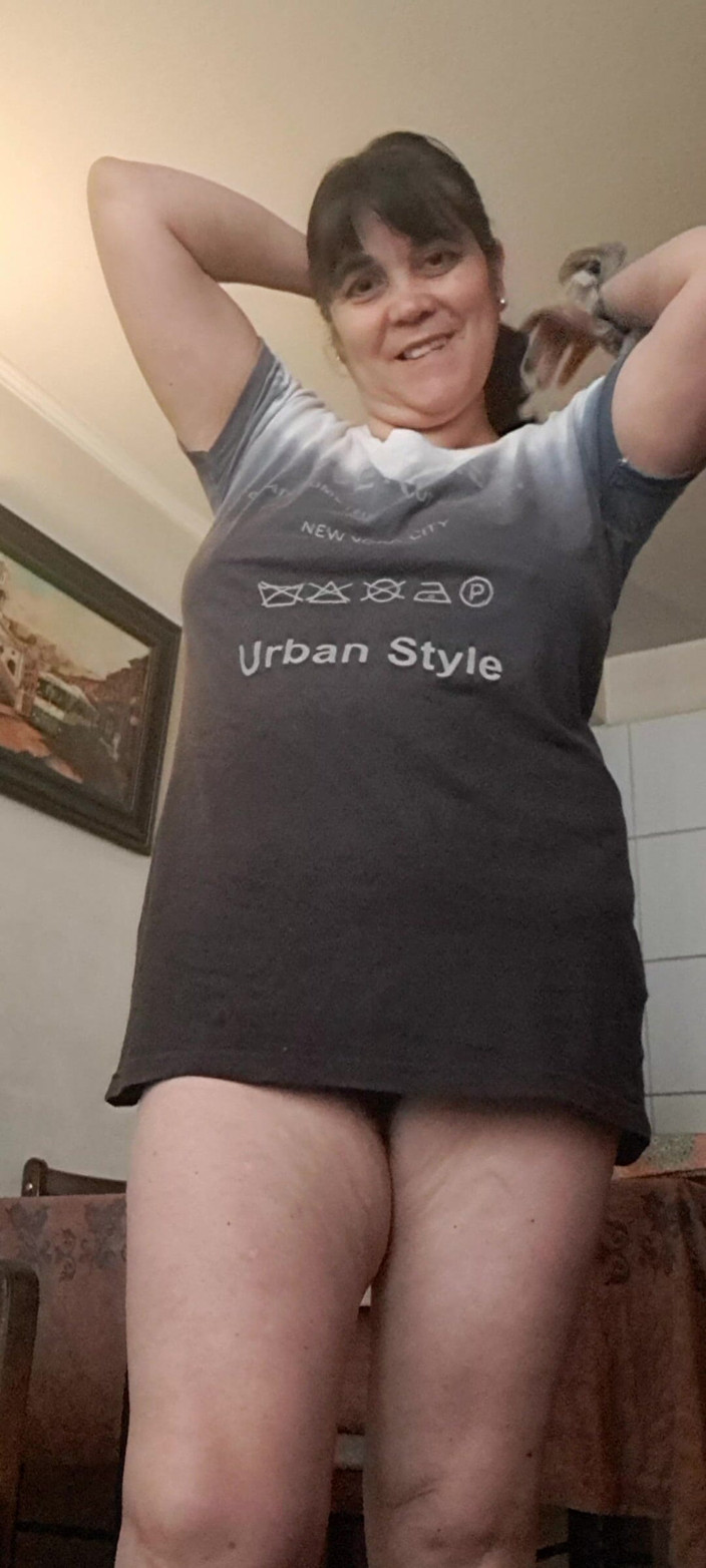 Mommy big hairy pussy: Hij verleidt me en wil het het hete rijpe milf...