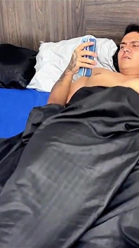 Meine MILf-stiefmutter kann sich nicht eindämmen, wenn sie meinen riesigen schwanz sieht. Selbstgedrehte latina-MILF