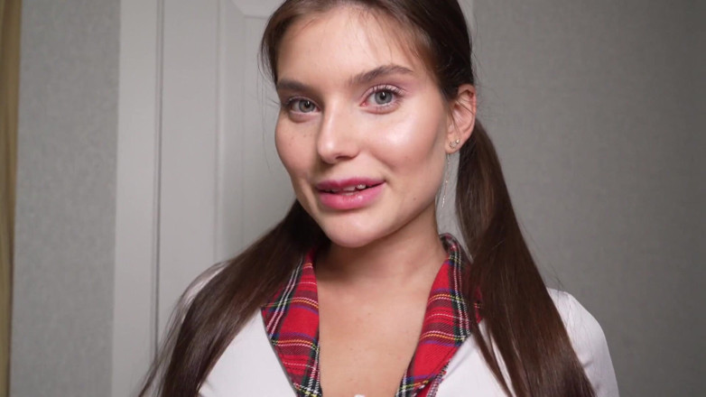 Stefany Kyler: Această elevă sexy știe multe despre teme