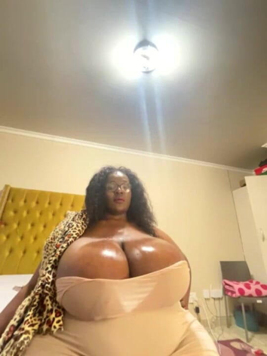 Legendary Booty Overdose: BBW MILF Sténání a hraní s kozami
