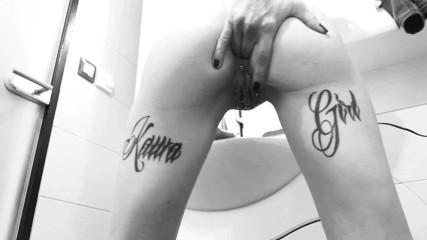InkedKawaGirl: Крихітна дупа пестить себе пальцями