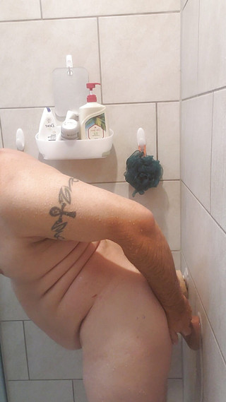 Texas Sissy: Cewek alim ini lagi asik ngentot memeknya pakai dildo ukuran 25...