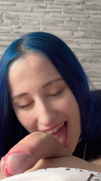 Chica recibe un en su primer plano