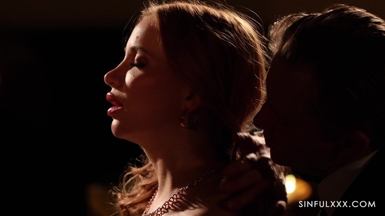 Sinfulxxx: La rossa sta chiamando 1