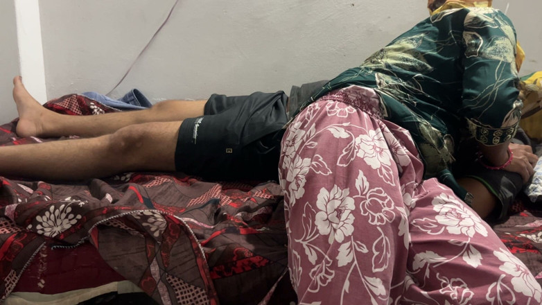 tanya99: Mengongkek ibu tiri saya yang berbohong di atas najis di...