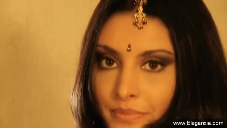 Eleganxia: Eleganxia - Sexy Indian MILF from Asia