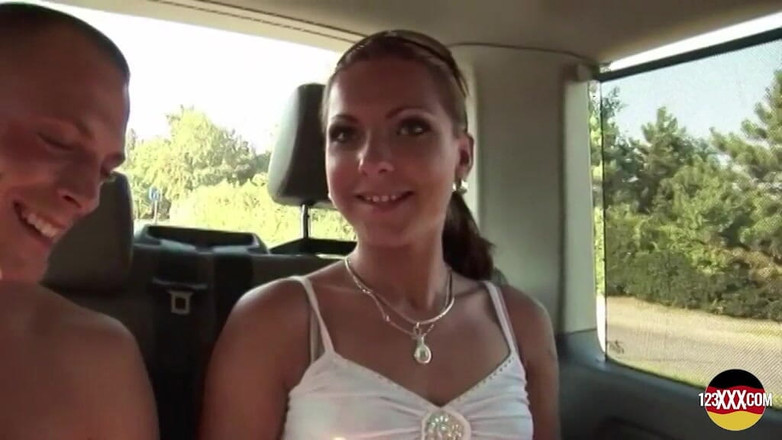 123XXX - Fucked Amateurs in Germany!: Söt tonåring studsar hårt på en enorm vit kuk