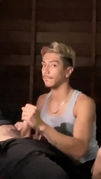 갱 깡패 자지를 빨아주는 게이 Cholo