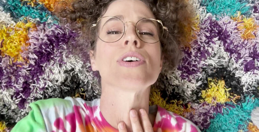 VibeWithMommy: Консервативна жінка перетворюється на хіпі! Це деяка висока якість продуктивності прямо тут.. Просто дивись!