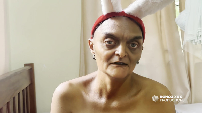 BongoXXX: Bunica purta costumul de iepuraș de Crăciun ca să o...