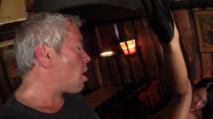 Old & Young: Старий і молодий - грудасту брюнетку трахають двоє хлопців на публіці, дивіться її стогін!